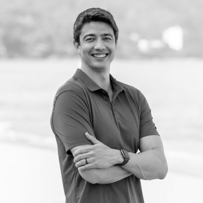 Eric Vallone, advisor to CoachNova. Black and white portrait.